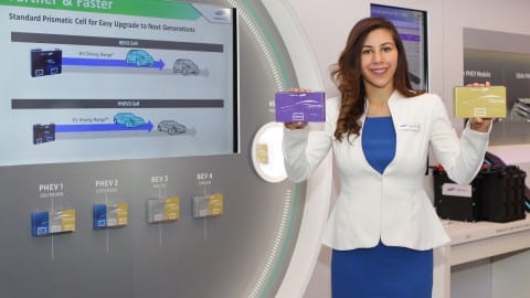 Quick-charge battery allows electric cars to travel up to 600km